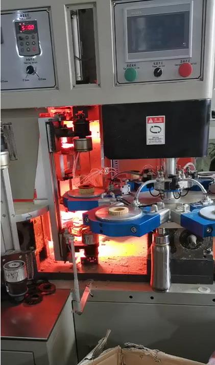 1760109316523640.jpg 胶盖焊接.jpg